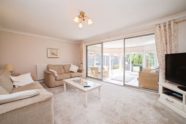 6, Lyle Close, Nottingham photo 4