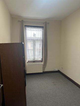Flat 2, Vale Road, London photo 5