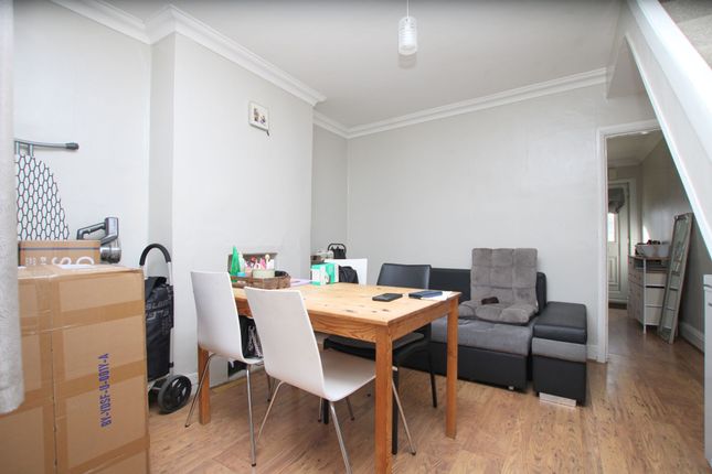 193 Queens Road, Watford photo 4