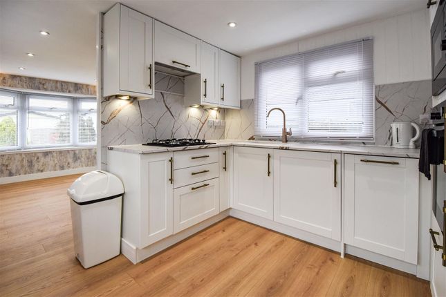 17 Elm Court Park, Chelmsford Road, Ingatestone photo 2