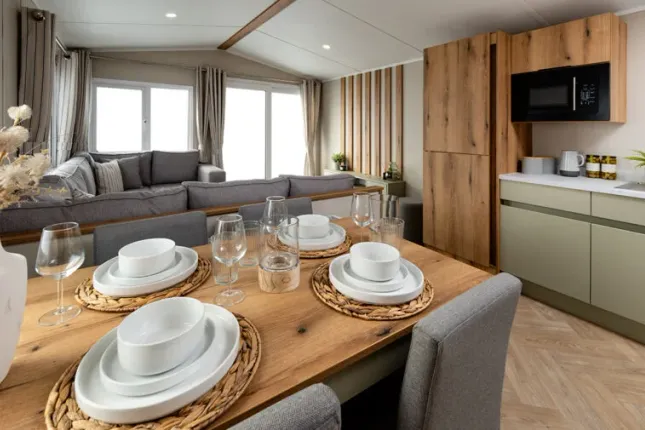 Ashberry 20240813 0172 Web 802x505 F50 50