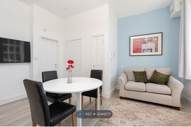 Flat, Argyle St, Birkenhead photo 3