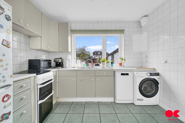 Harwood Avenue, Hornchurch photo 3