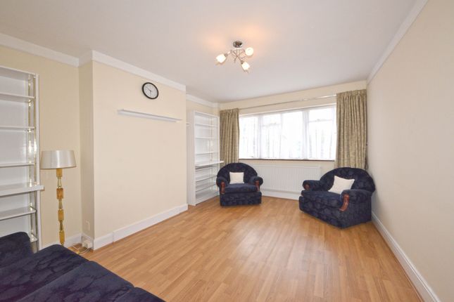 Flat to rent in Hanger Green, London