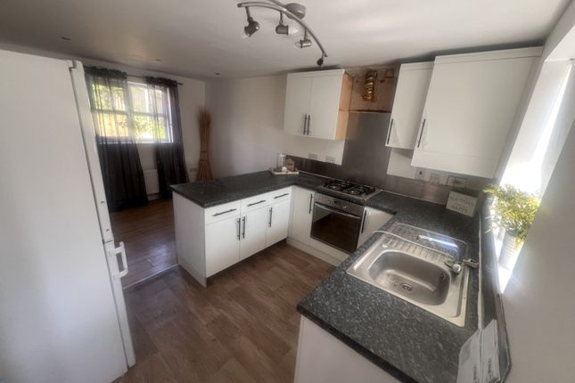 2 Essington Drive, Manchester photo 4