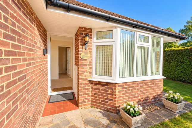 30, Halfpenny Close, Guildford photo 3