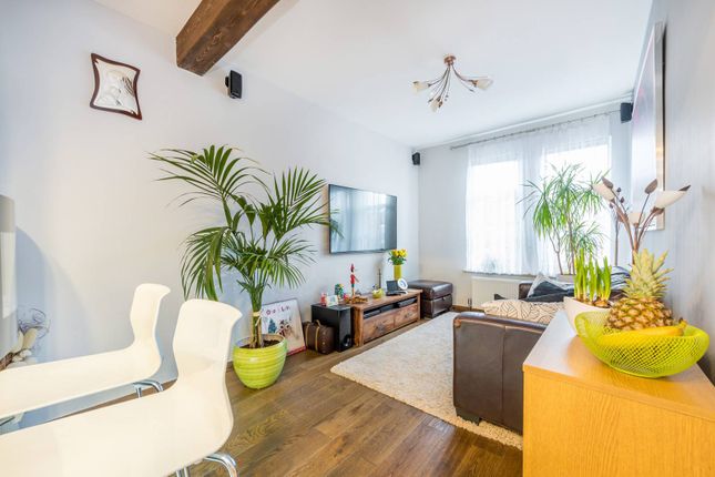 Thumbnail Flat to rent in Connaught Road, Ealing, London