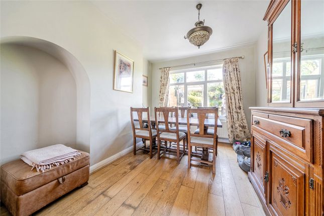 54, Brownspring Drive, London photo 4