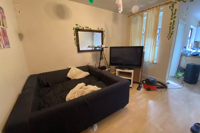 Thumbnail Shared accommodation to rent in Teversal Avenue, Nottingham