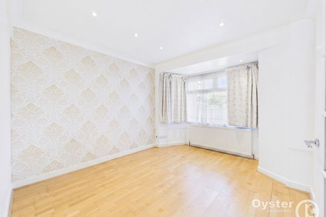 27 Derwent Crescent, Stanmore photo 2