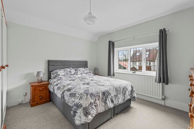 28 Baring Road, Beaconsfield photo 4