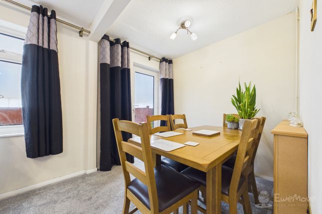27, Pilgrim Spring, Folkestone photo 4