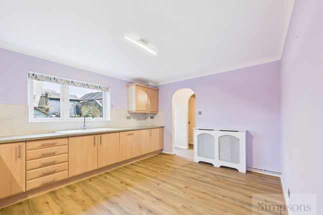34 Weavers Close, Witney photo 4