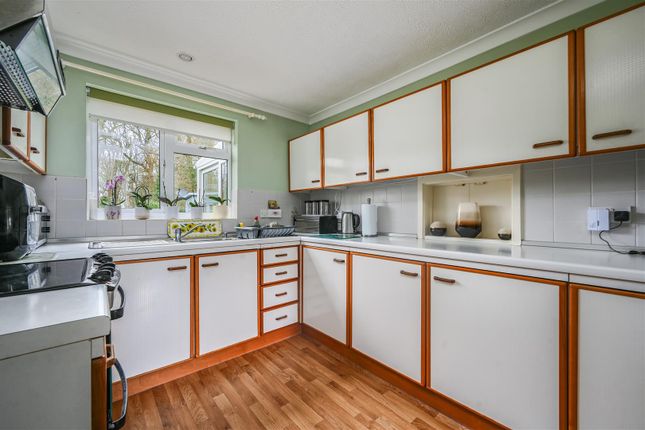 48, Fontwell Avenue, Bexhill-On-Sea photo 2