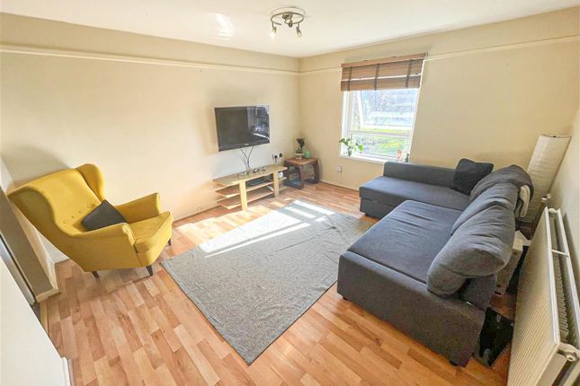71, Neston Gardens, Leicester photo 2