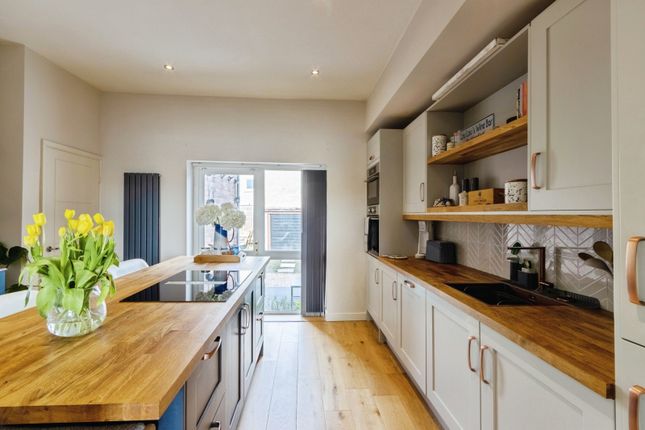 4, Upper Lane, Wakefield photo 5