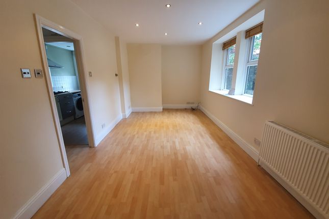 Flat to rent in Abbey Court, Horsforth, Leeds
