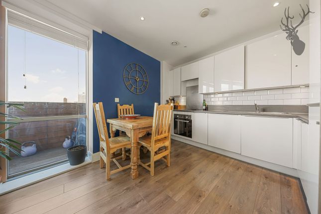Flat 402, Hoey Court, London photo 4