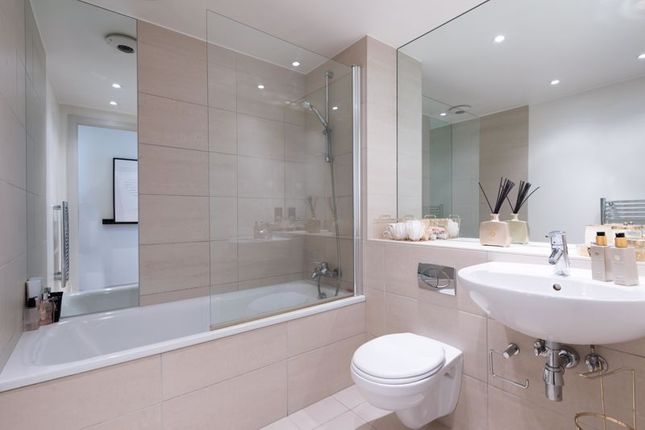 Flat for sale in The Heart, Walton-On-Thames