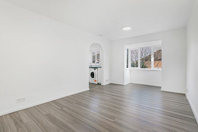 Flat 21, Shepperton Court,, Shepperton Court Drive, Surrey photo 2