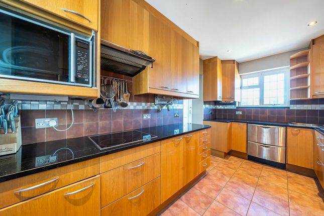 32, Woodside Road, Purley photo 2
