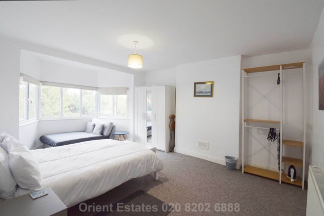First Floor Flat, Hendon Way, London photo 4