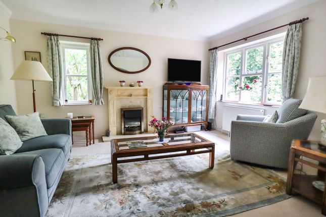 30 Arcadian Court, Sun Lane, Harpenden photo 2