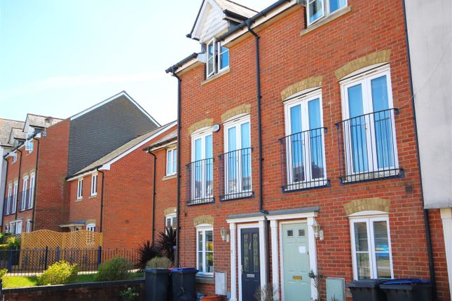 6, Godfrey Gardens, Canterbury photo 2