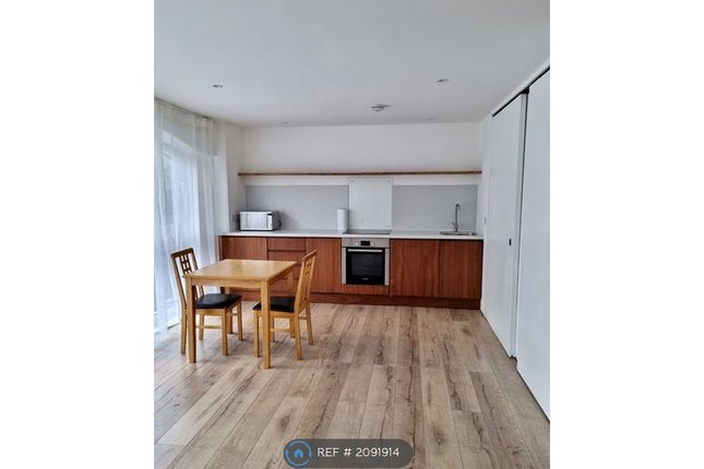 Thumbnail Flat to rent in Bath Court, London