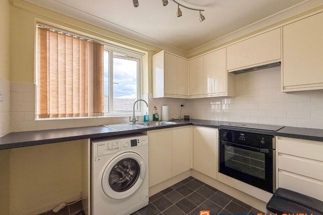 27 Rowan Way, Newark photo 2