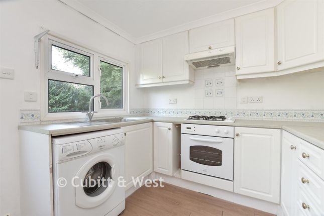 2-bed caravan on Surrey Hills Residential Park, Boxhill Road, Tadworth, £180,000