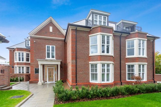 Thumbnail Flat for sale in Camlet Way, Hadley Wood, Hertfordshire