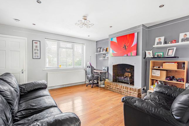 45, Vegal Crescent, Surrey photo 2
