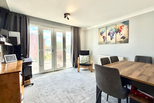 3, Gale Moor Avenue, Gosport photo 4
