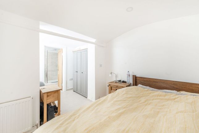 Courtfield Gardens, Earls Court photo 3