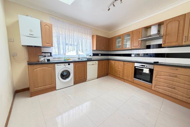 16A Daphne Gardens, London photo 4