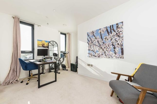 Flat for sale in Prince George Road, Mitcham
