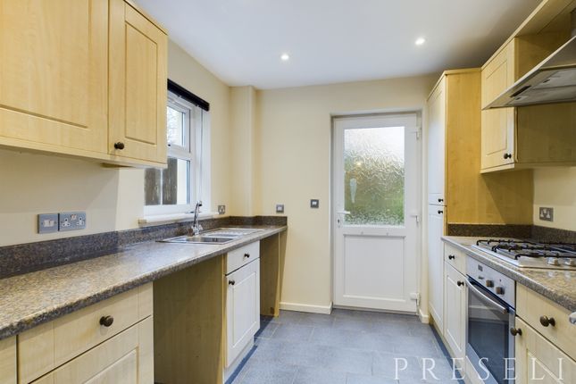 4 Maes Waldo, Fishguard photo 2