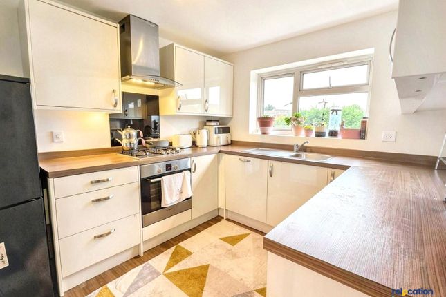 21 Carleton Road, Waltham Cross photo 2
