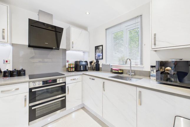 15, Redbrook Way, West Yorkshire photo 4