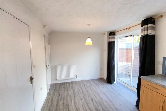 8, Carden Park Way, Wrexham photo 3