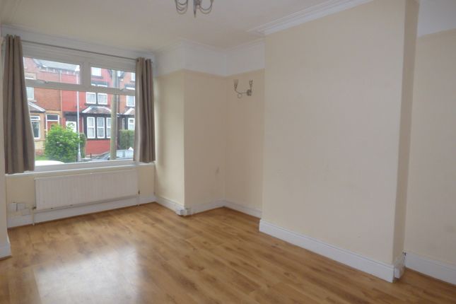 16, Cross Flatts Drive, Leeds photo 3