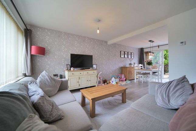 7, Vincent Close, Melksham photo 3