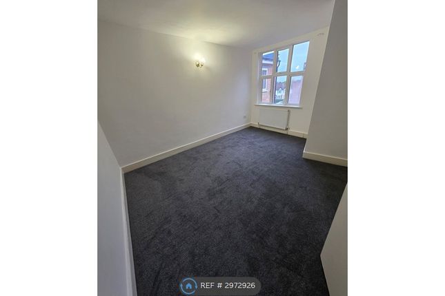 Flat, A Wangey Road, Romford photo 2