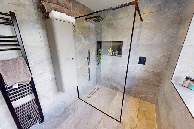 Clipsley Crescent Bathroom