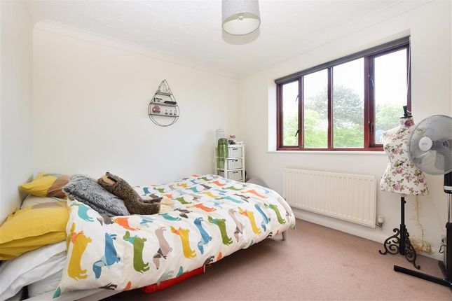 Flat for sale in St. Annes Mount, Redhill, Surrey