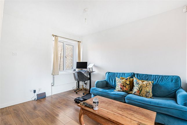 24, Gittens Close, Bromley photo 3