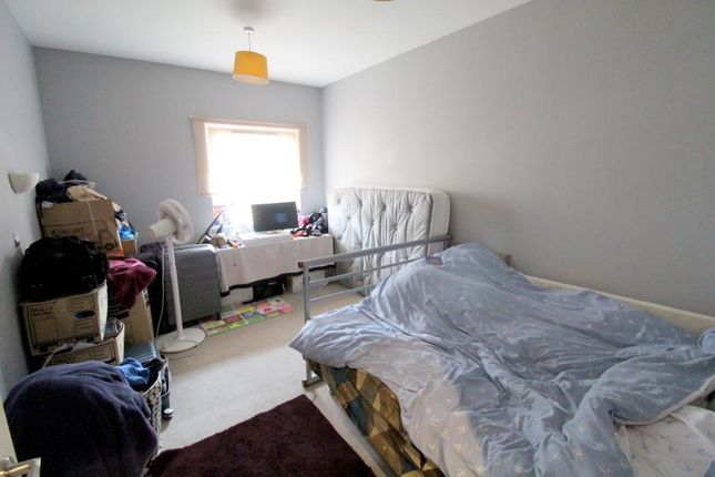 32, Astoria Heights, Slough photo 4