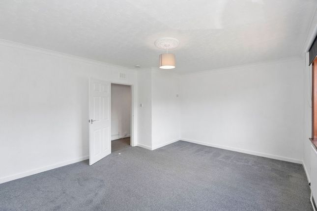 86 Waverley Crescent, Bonnyrigg, Midlothian photo 3