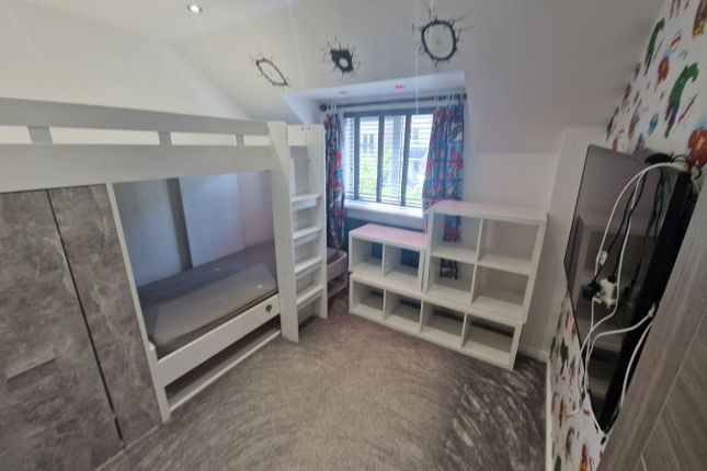 7, High Bank Crescent, Darwen photo 3